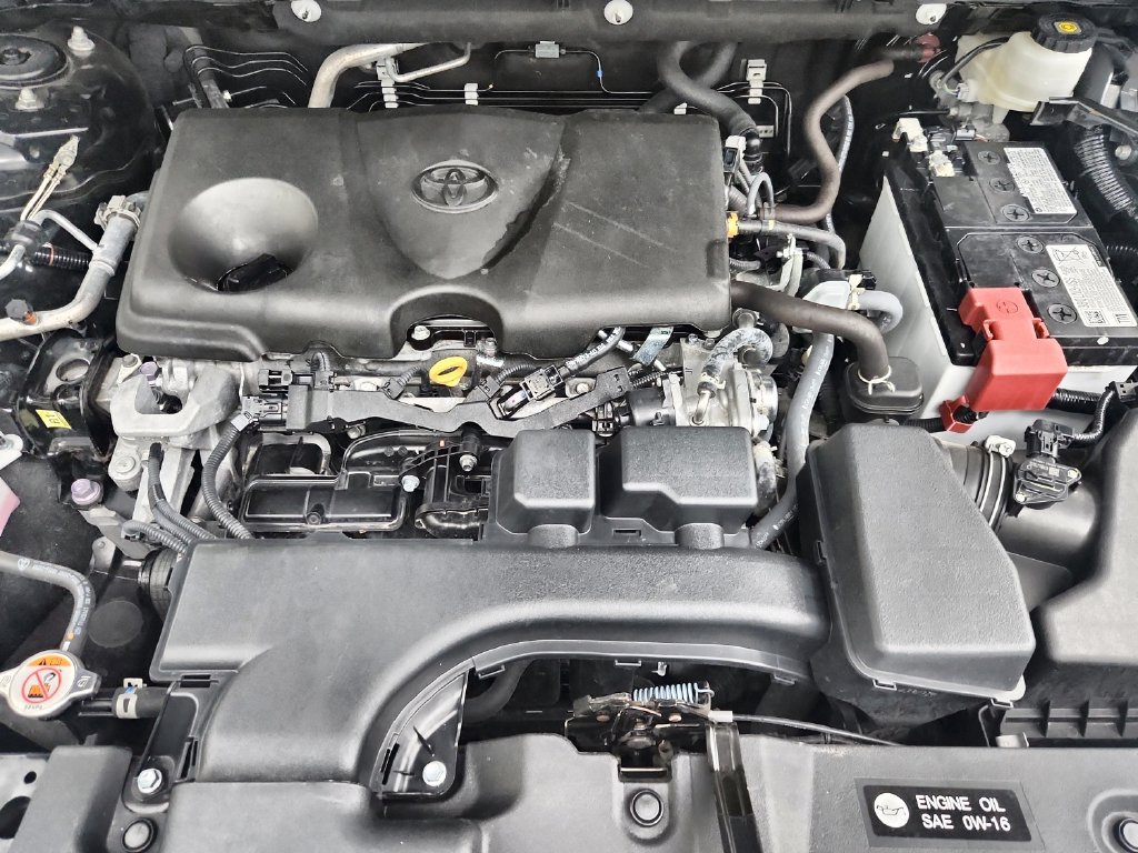 Used 2025 Toyota RAV4 XLE AWD/4WD image 38