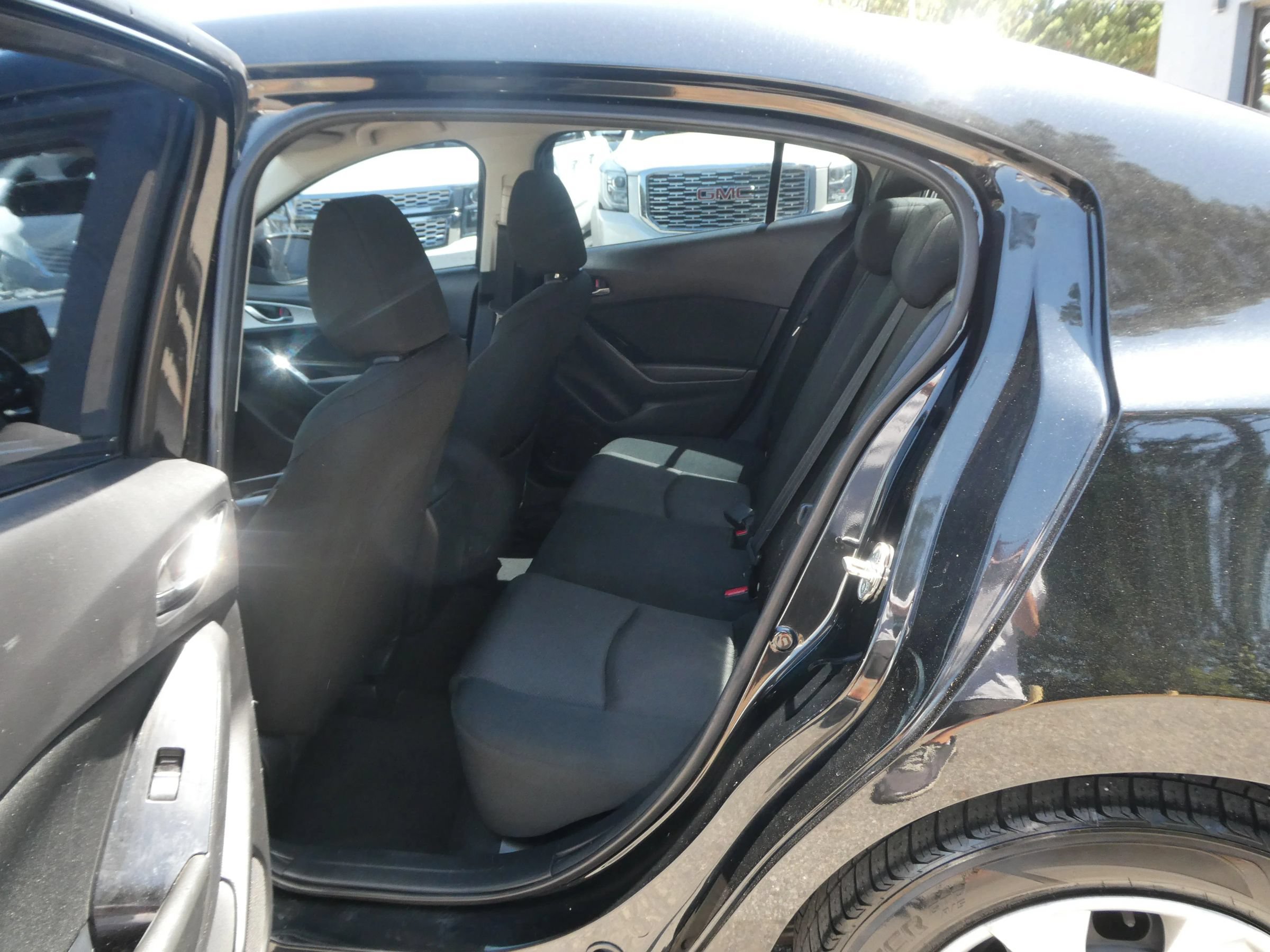 Used 2017 MAZDA MAZDA3 Sport FWD image 27