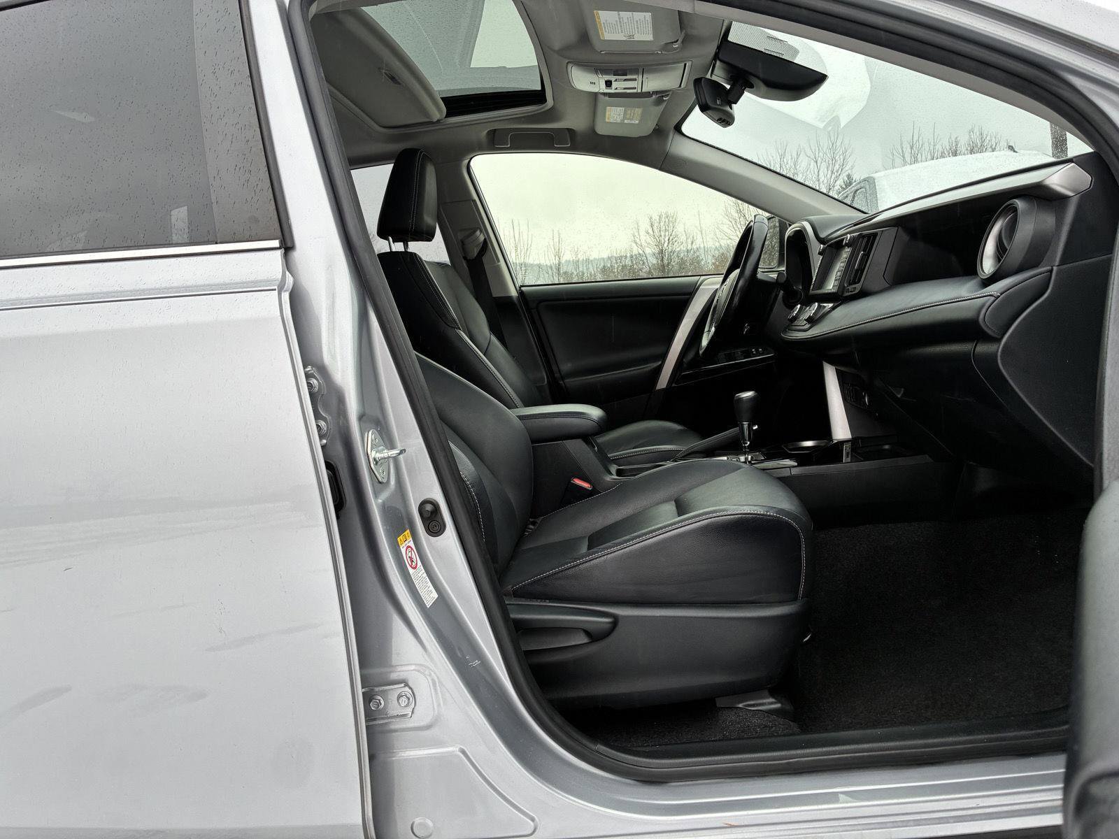 Used 2018 Toyota RAV4 Limited image 38