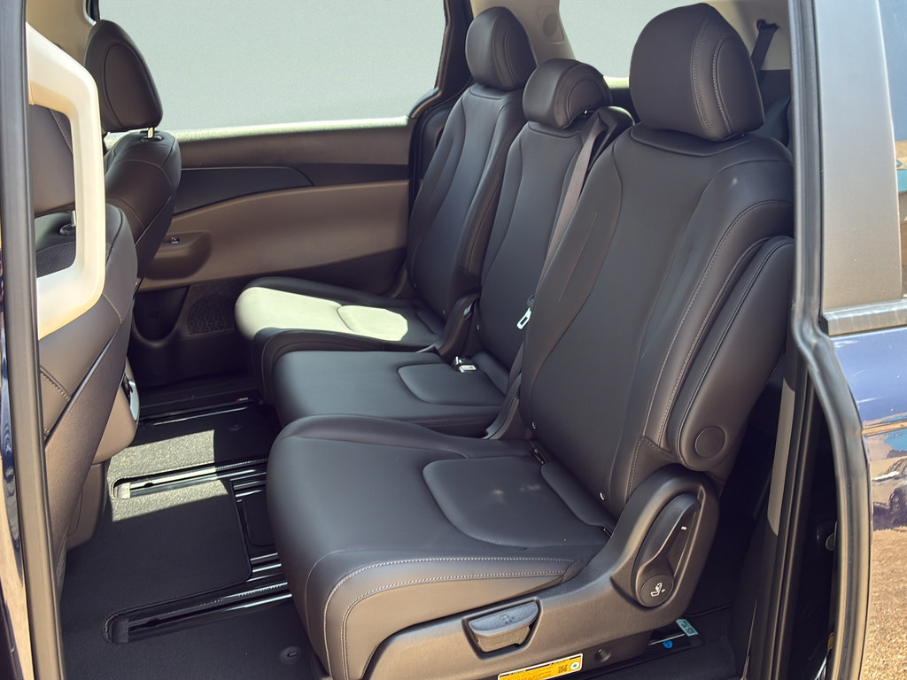 New 2026 Kia Carnival FWD image 24