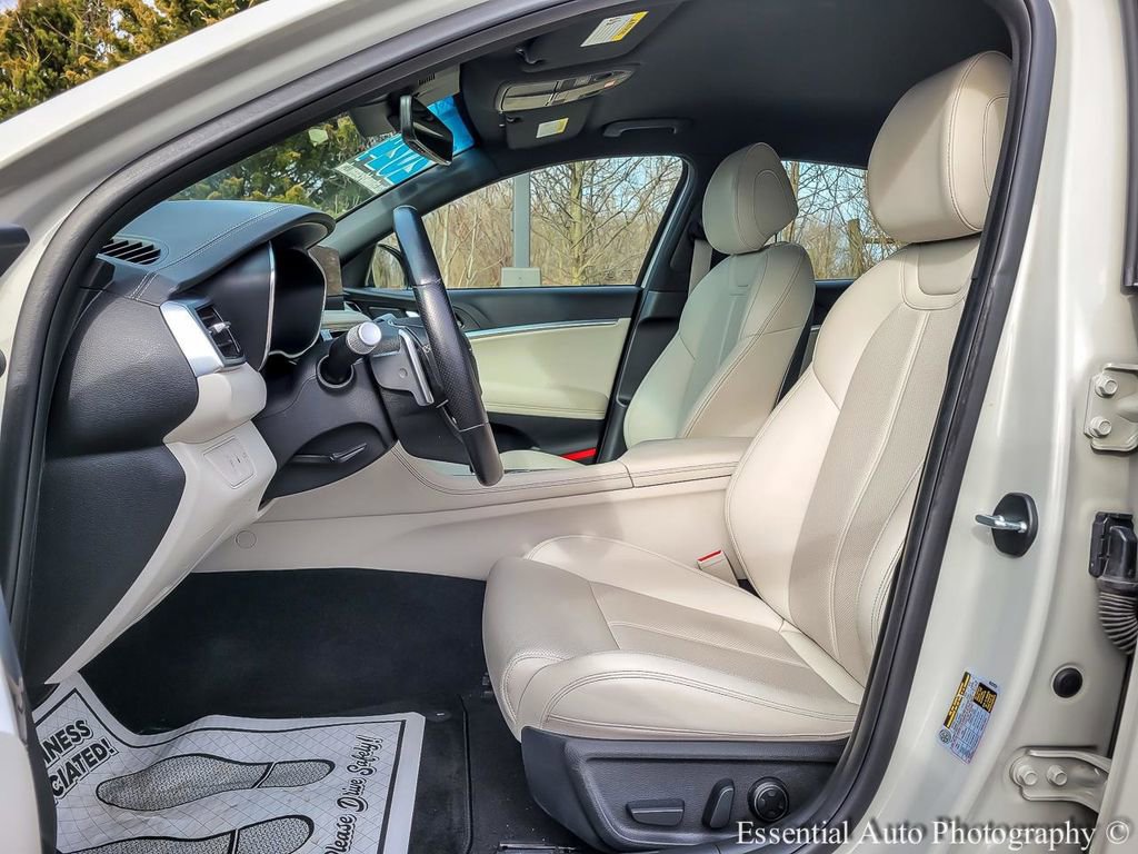 Used 2024 Genesis G70 2.5T image 8