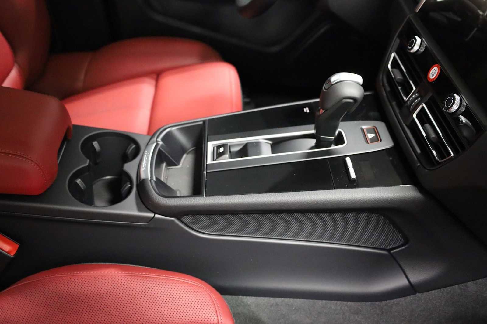 New 2026 Porsche Macan image 21