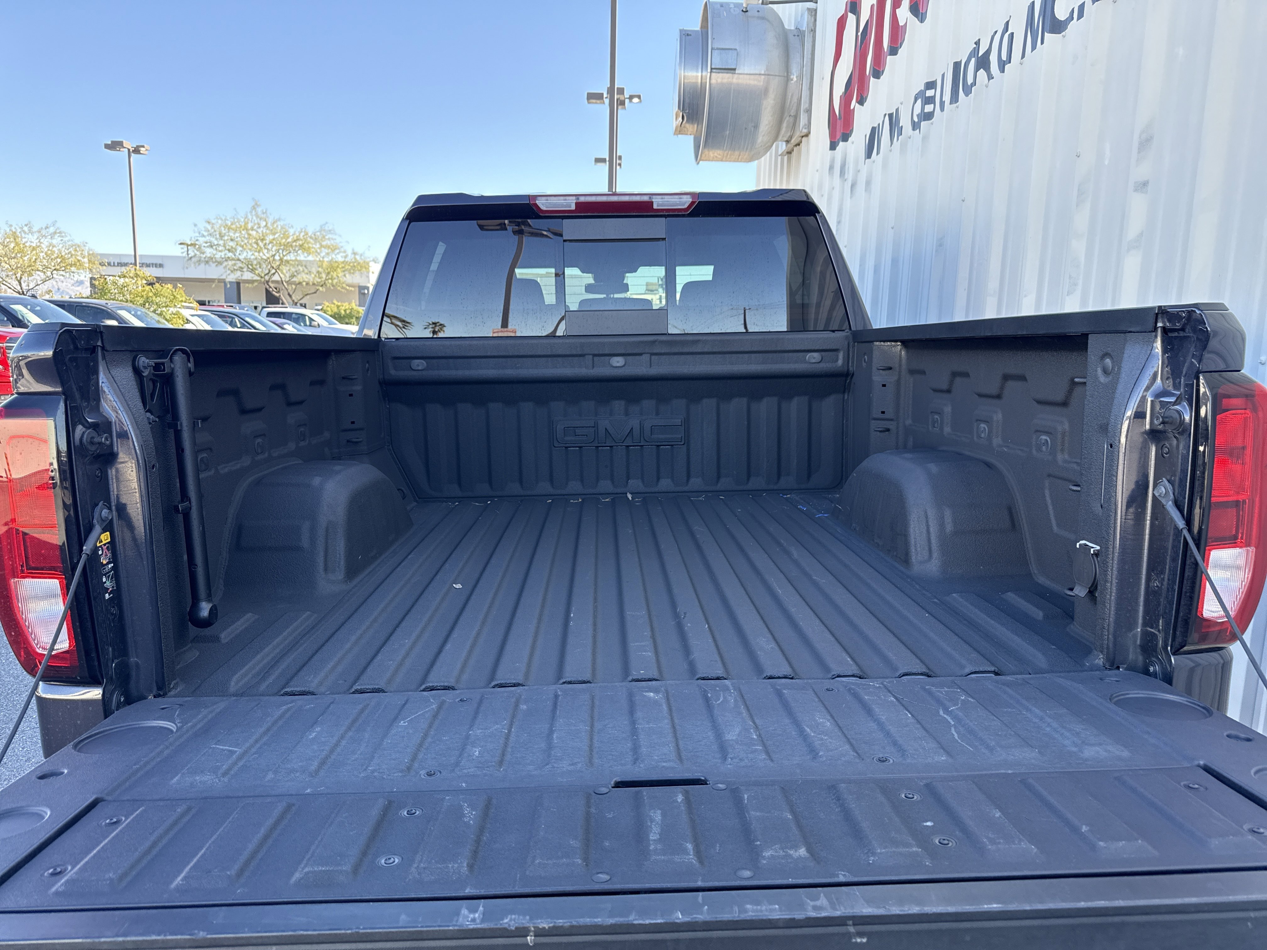 Used 2025 GMC Sierra 1500 Elevation image 16