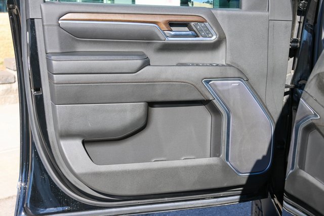 Used 2024 Chevrolet Silverado 3500 High Country w/ Technology Package image 12