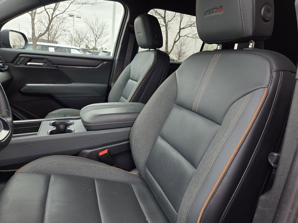 Used 2024 GMC Acadia AT4 w/ Luxury Package image 2