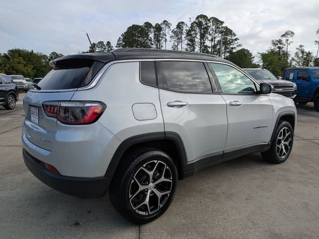 Used 2024 Jeep Compass Limited AWD/4WD image 4