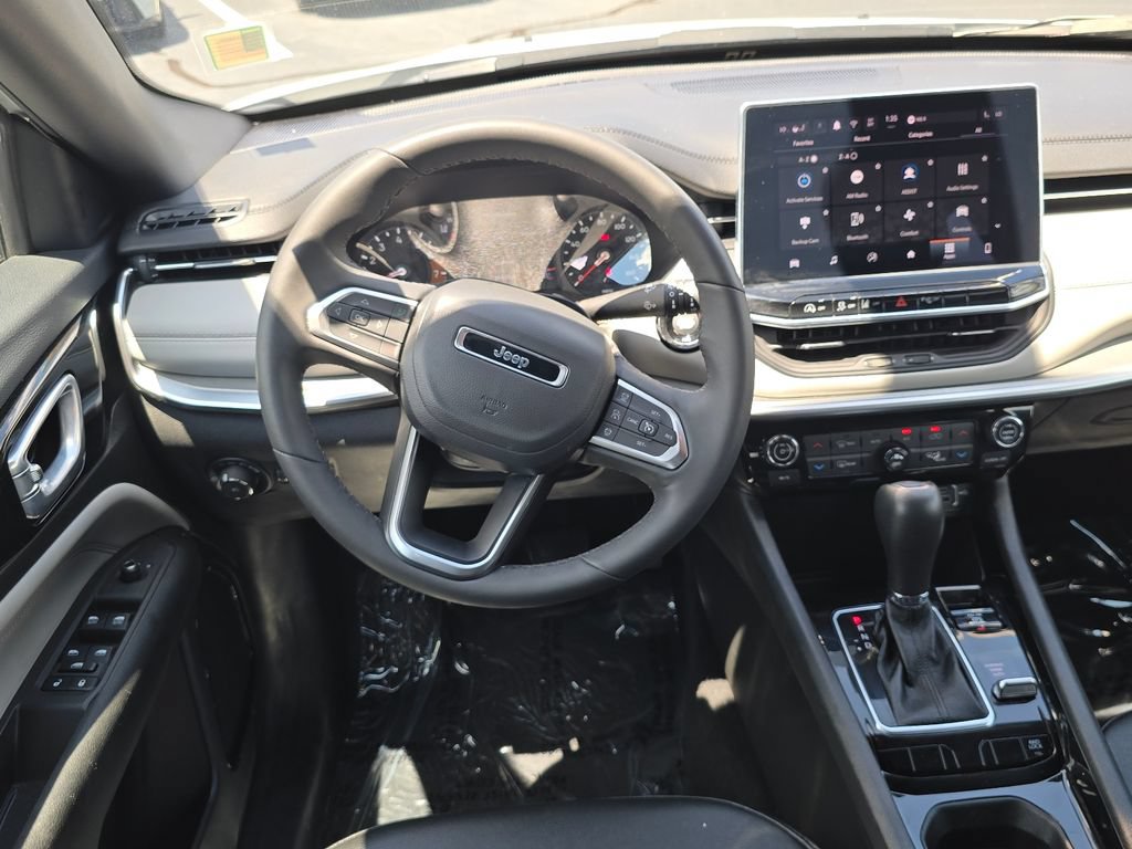 Used 2025 Jeep Compass Limited AWD/4WD image 11