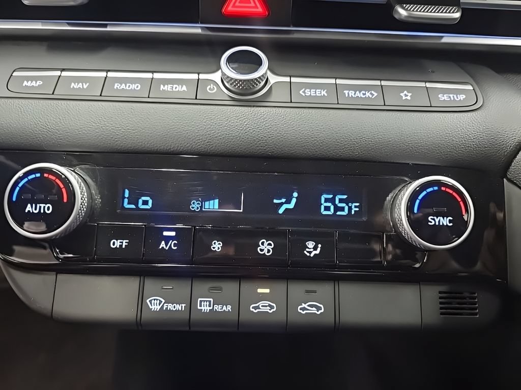 Used 2024 Hyundai Elantra SEL FWD image 33