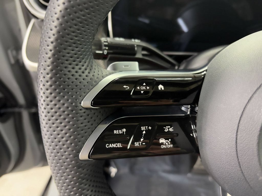 Used 2026 Mercedes-Benz GLC 300 4MATIC image 11