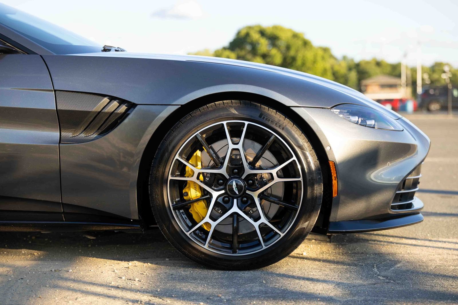Used 2023 Aston Martin V8 Vantage Roadster RWD image 37