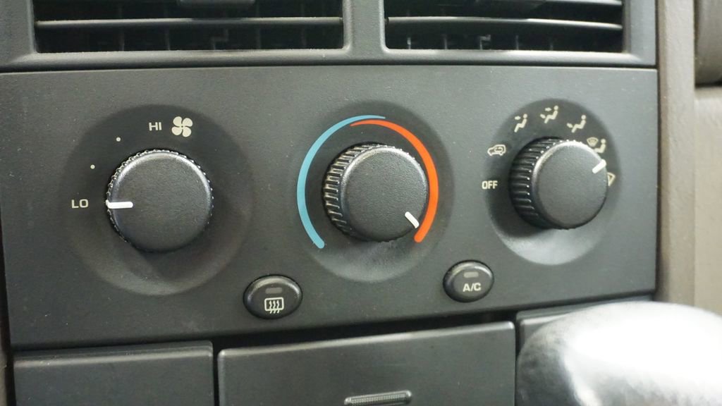 Used 2000 Jeep Grand Cherokee Laredo image 30