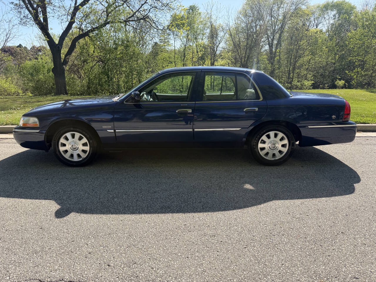 Used 2005 Mercury Grand Marquis LS RWD image 2