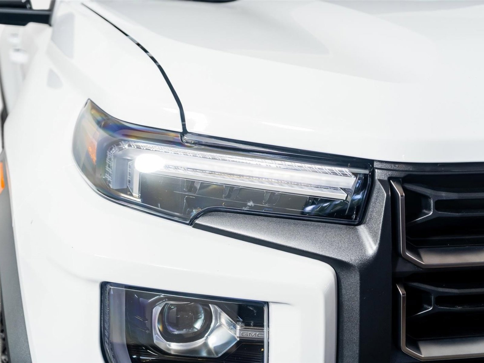 Used 2025 GMC Canyon AT4 w/ AT4X Package image 21