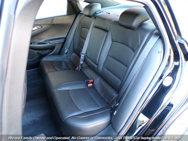 Used 2019 Chevrolet Malibu LT w/ Leather Package FWD image 21