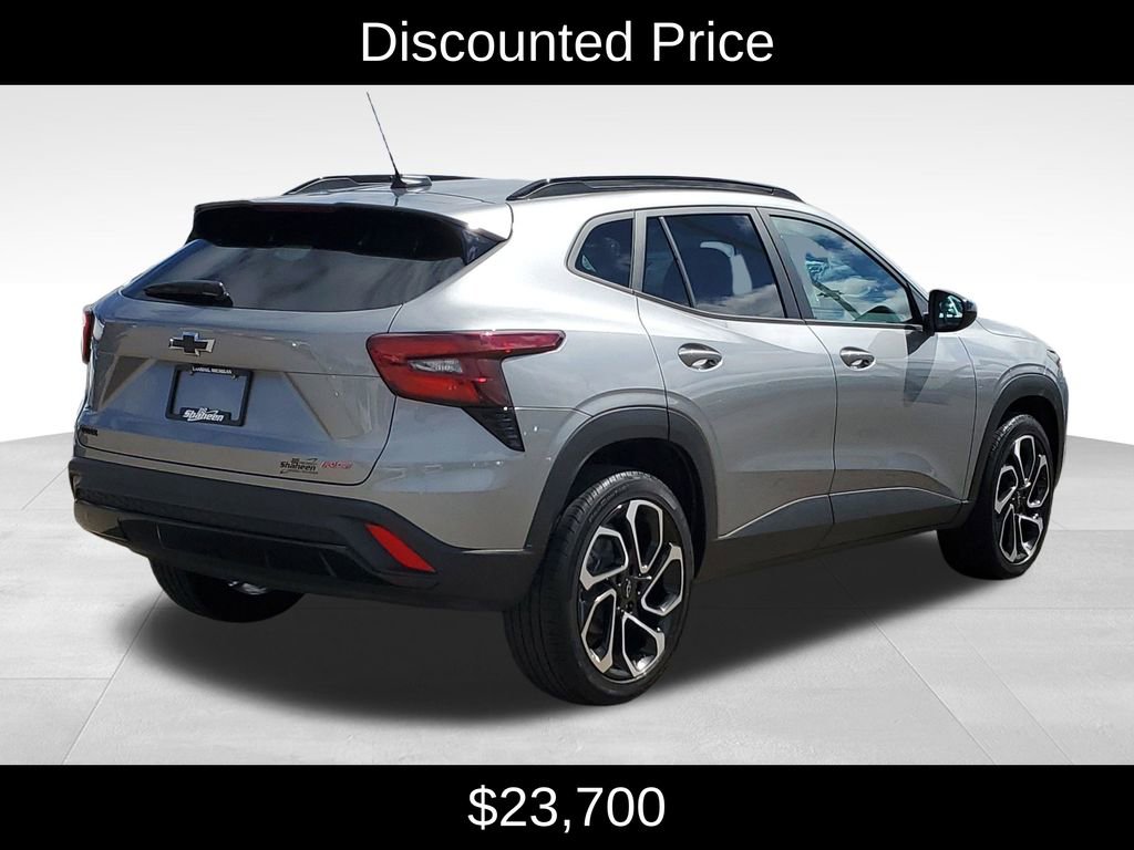 Used 2024 Chevrolet Trax RS w/ Sunroof Package image 3