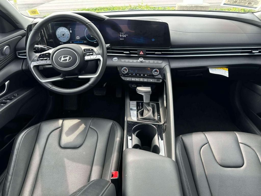 Used 2025 Hyundai Elantra Limited w/ Cargo Package FWD image 12