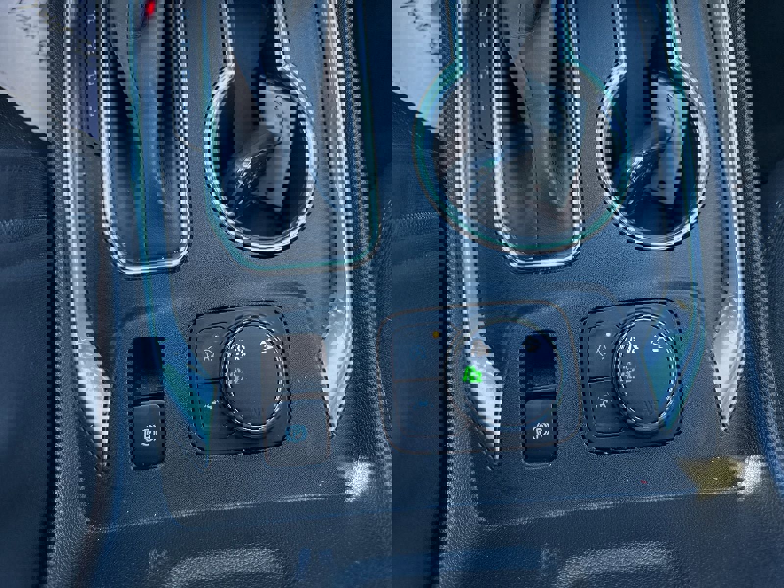 Used 2023 Chevrolet Traverse LT image 20