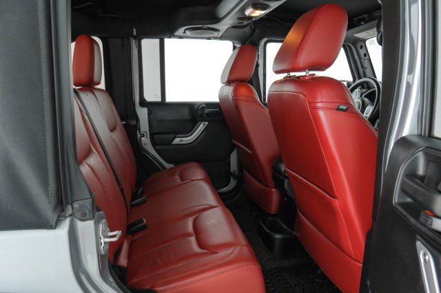 Used 2013 Jeep Wrangler Unlimited Rubicon image 34