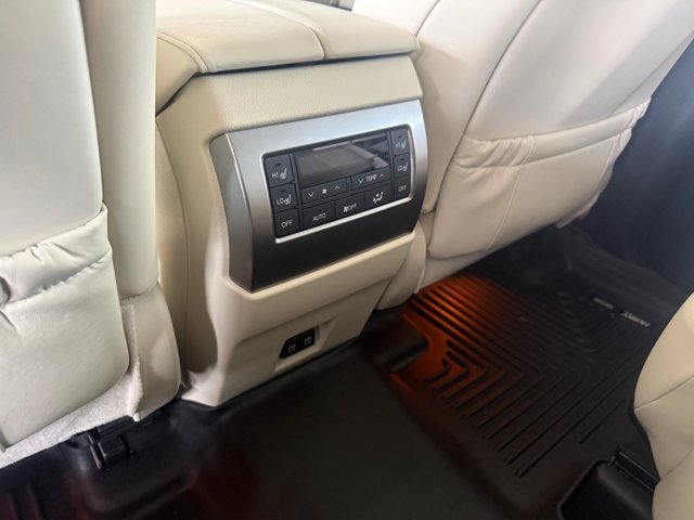 Used 2022 Lexus GX 460 Premium w/ Accessory Package AWD/4WD image 16
