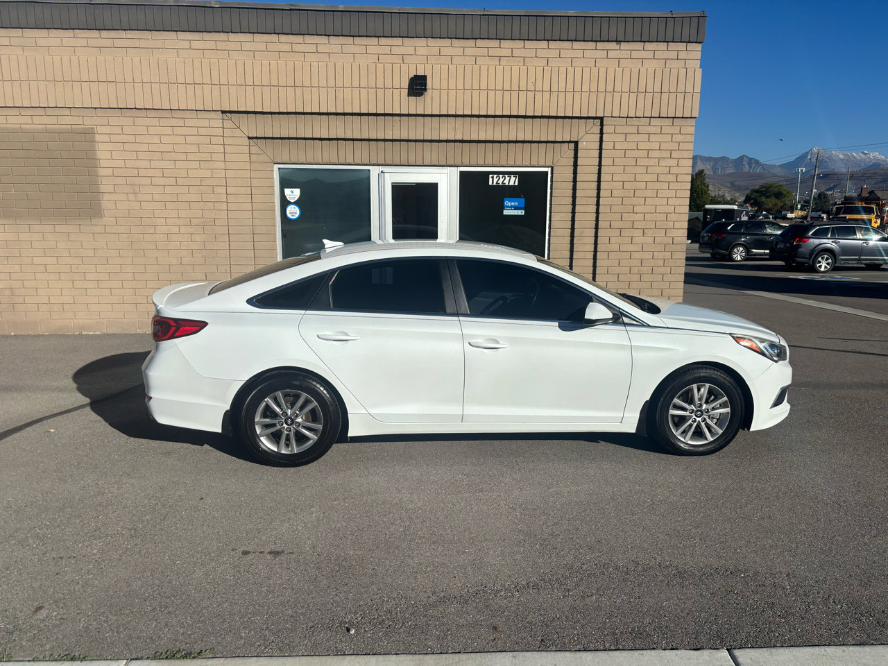 Used 2017 Hyundai Sonata SE image 2