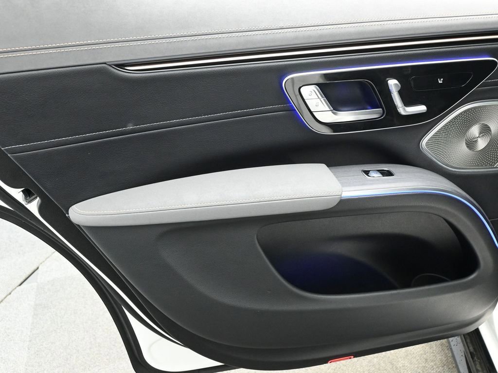 Used 2023 Mercedes-Benz EQS 580 4MATIC SUV image 14