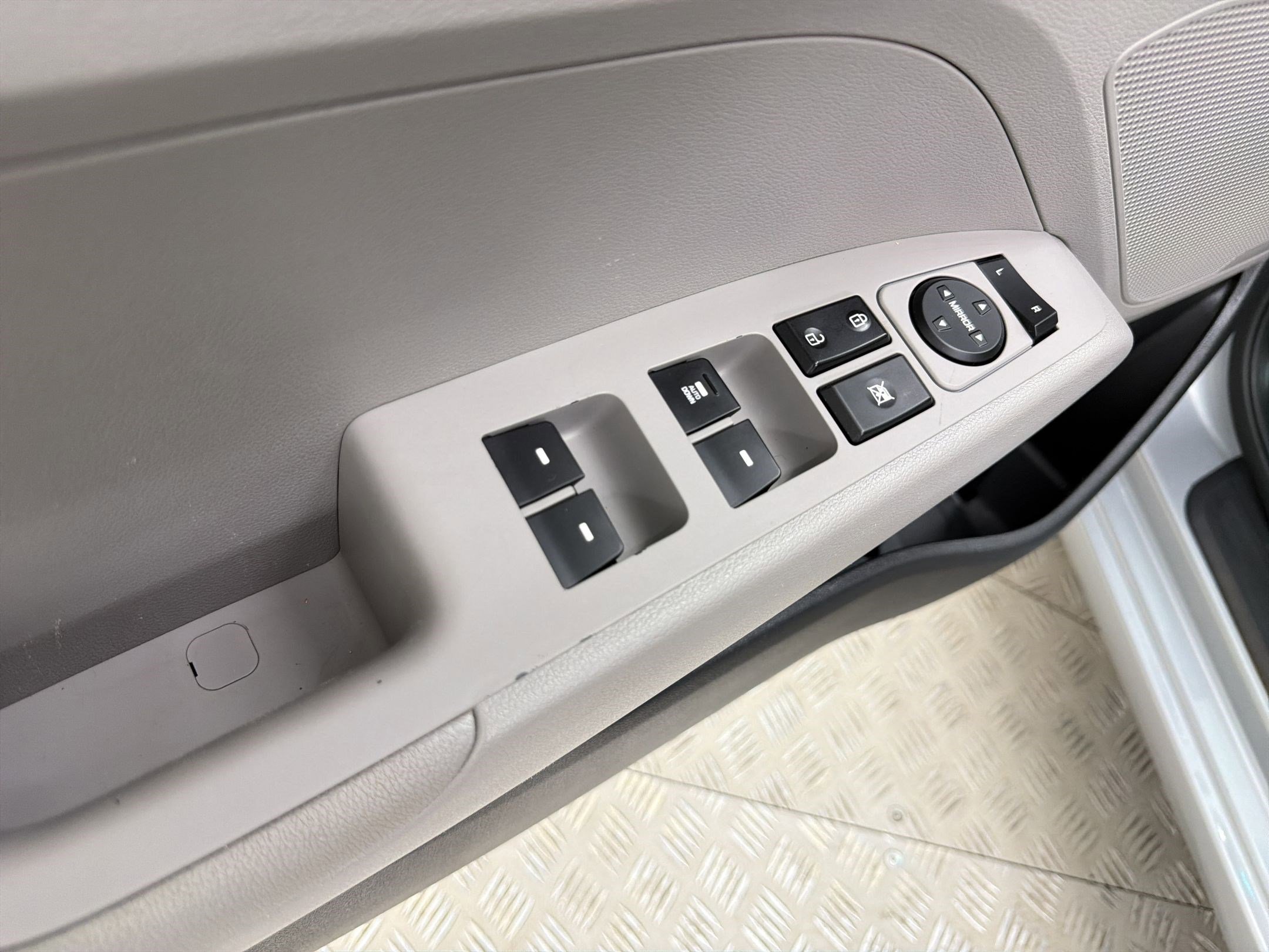 Used 2020 Hyundai Elantra SE w/ Cargo Package (C1) image 12