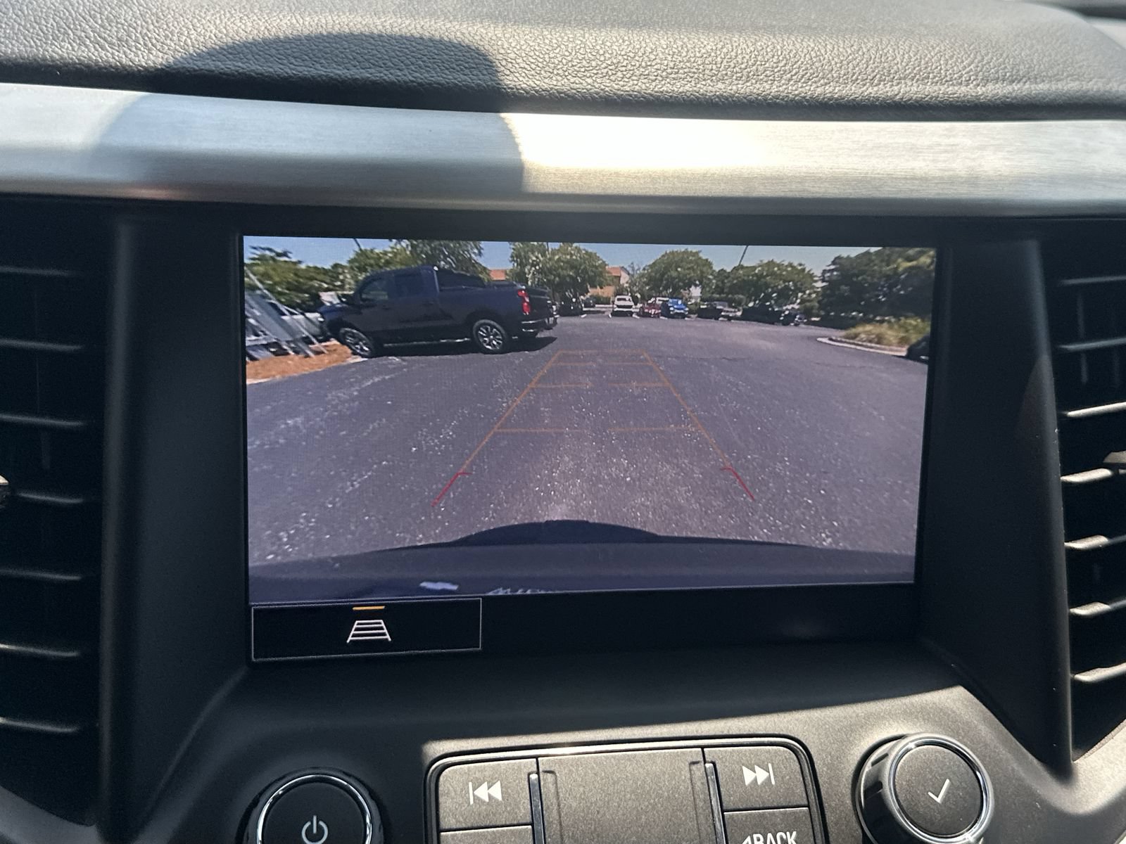 Used 2023 GMC Acadia SLT w/ LPO, Floor Liner Package FWD image 27