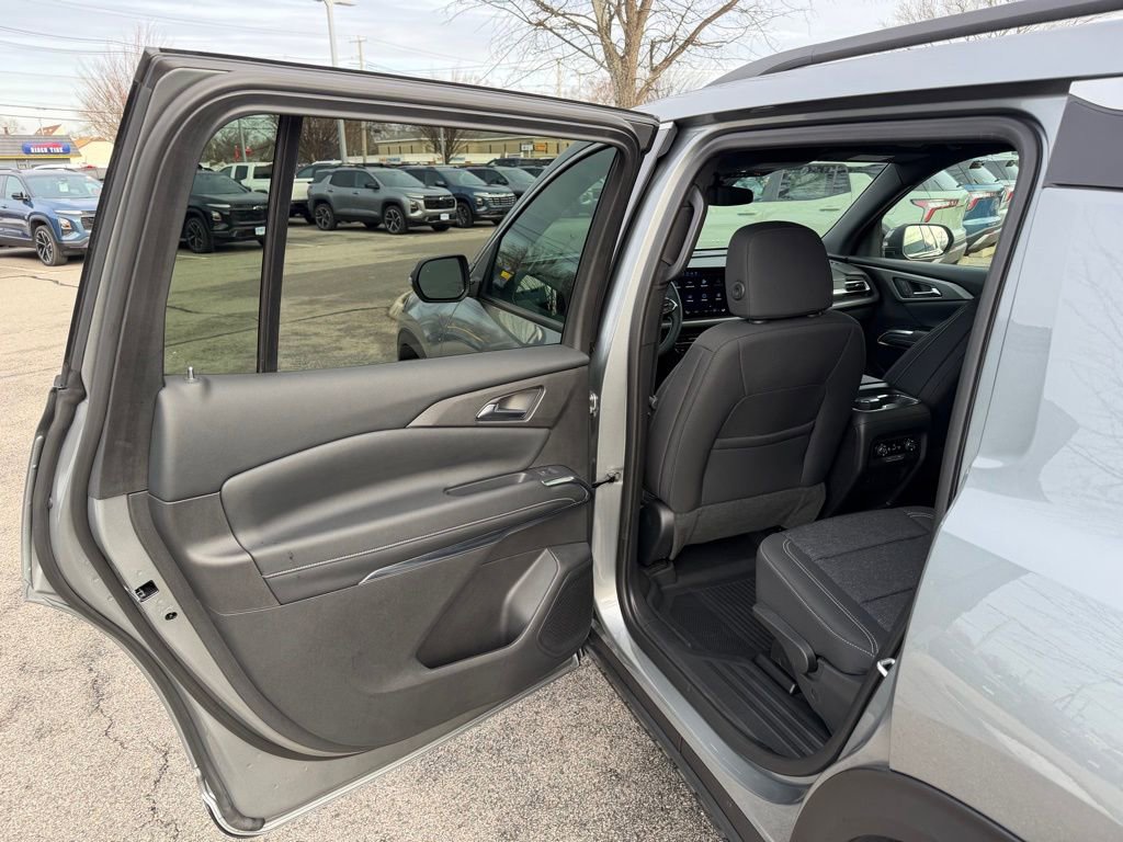 Used 2025 Chevrolet Traverse LT w/ LPO, Floor Liner Package image 17