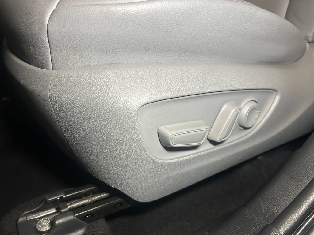 Used 2022 Toyota Highlander XLE AWD/4WD image 26