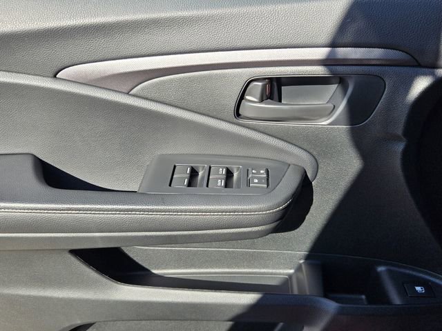 Used 2025 Honda Ridgeline Sport image 27