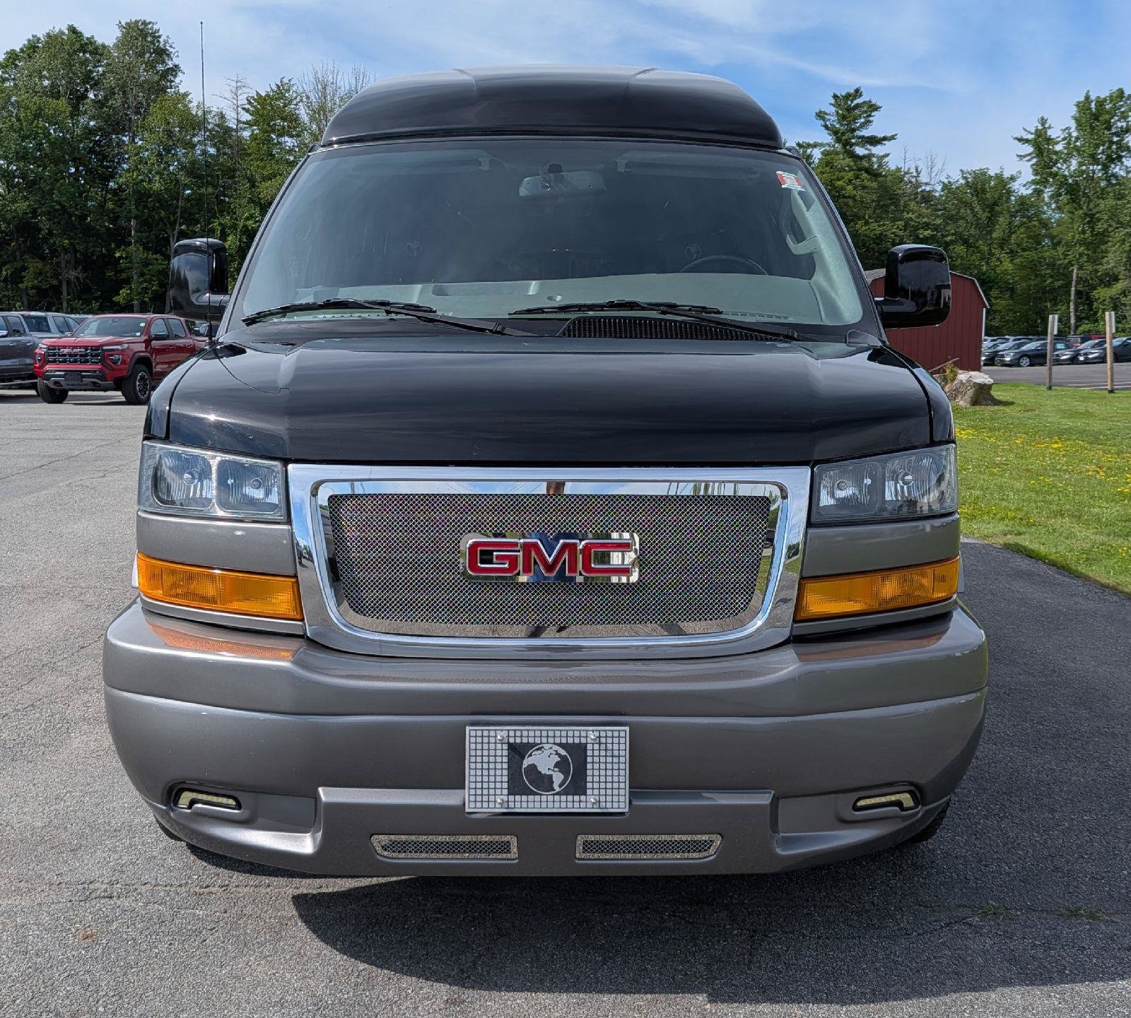 Used 2023 GMC Savana 2500 Extended RWD image 2