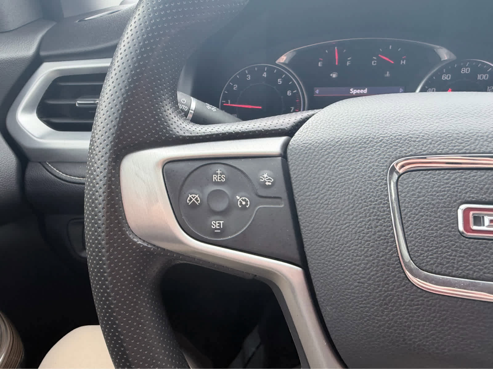 Used 2022 GMC Acadia SLE w/ Driver Convenience Package image 22