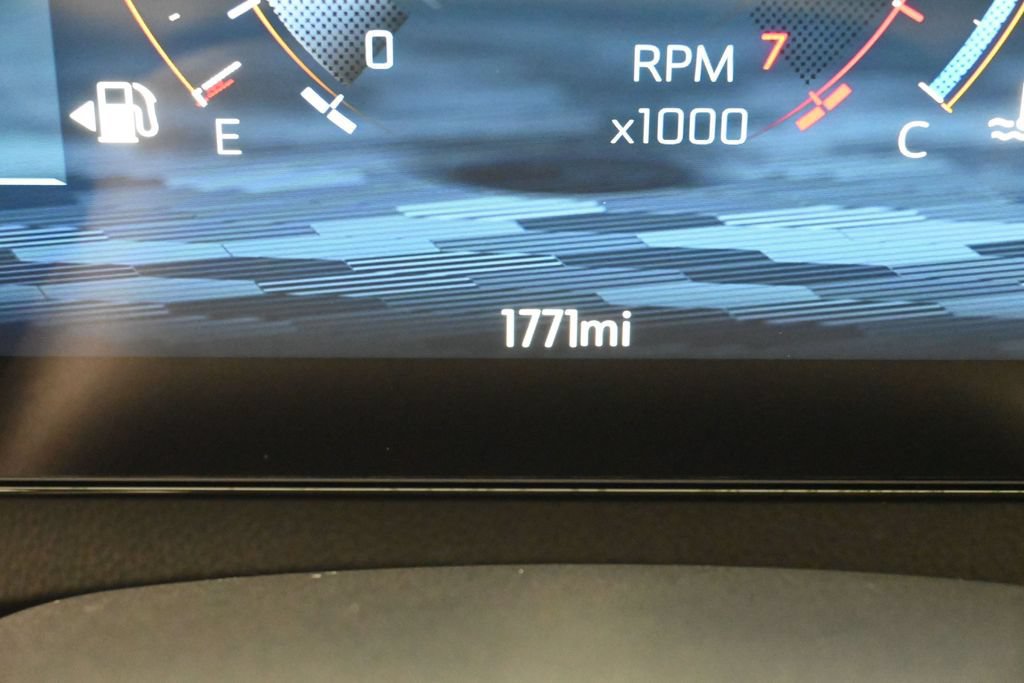 Used 2026 Chevrolet Traverse LT FWD image 26
