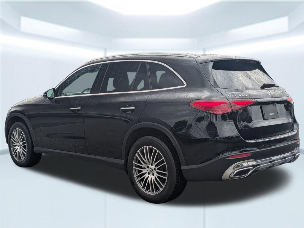Used 2024 Mercedes-Benz GLC 300 4MATIC image 3