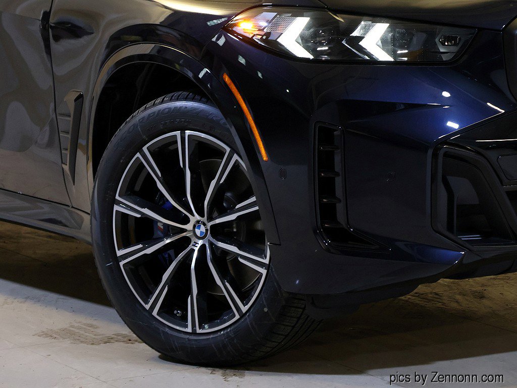 New 2026 BMW X5 xDrive40i w/ M Sport Package AWD/4WD image 3