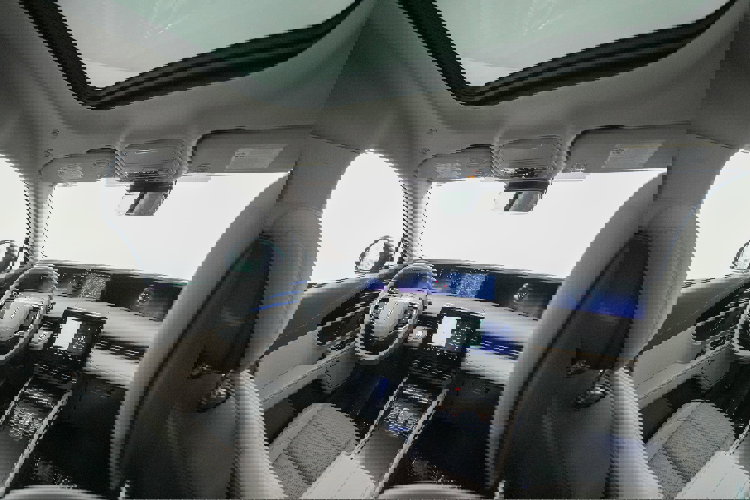 Used 2025 Lincoln Nautilus Reserve image 16