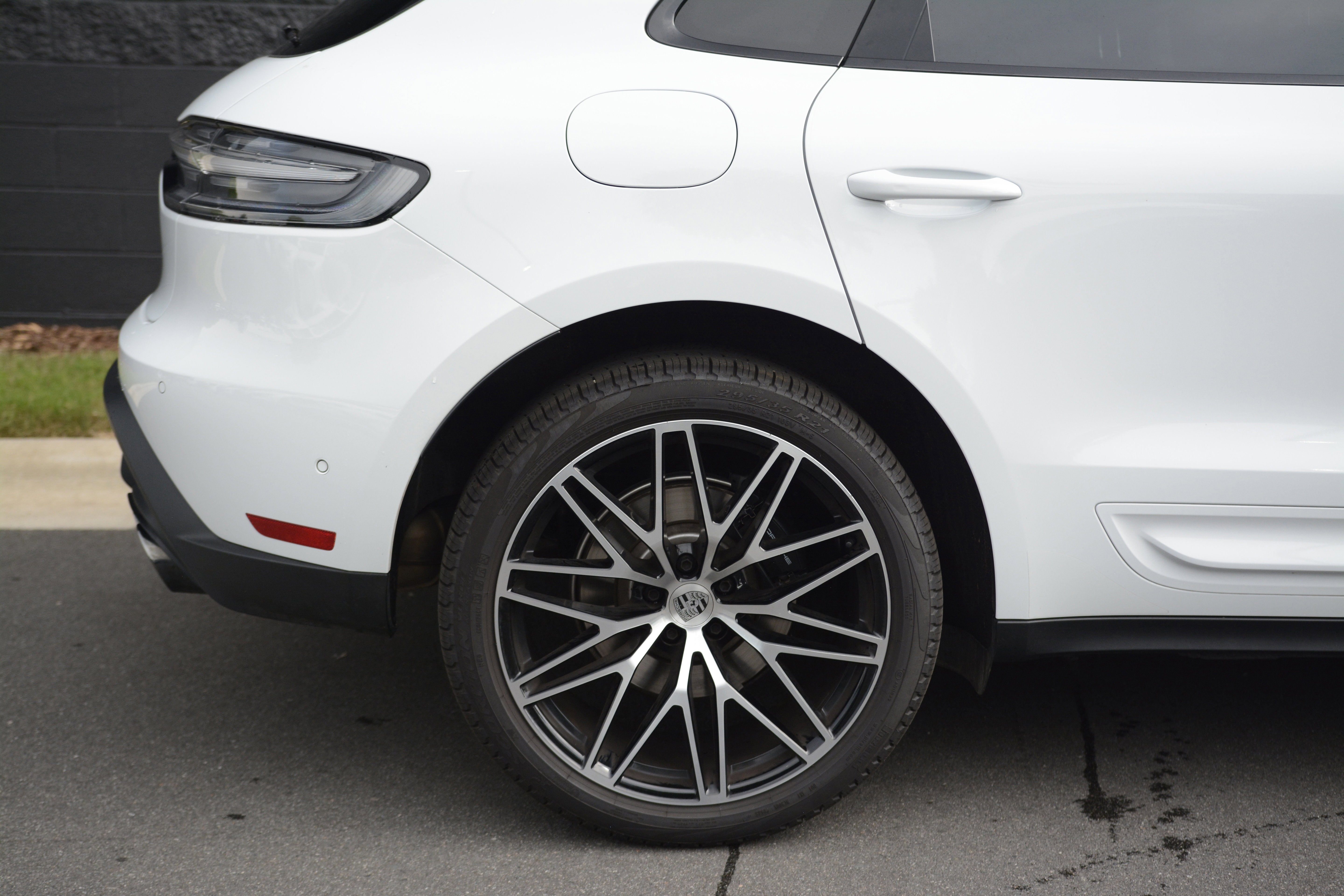 Certified 2026 Porsche Macan AWD/4WD image 40