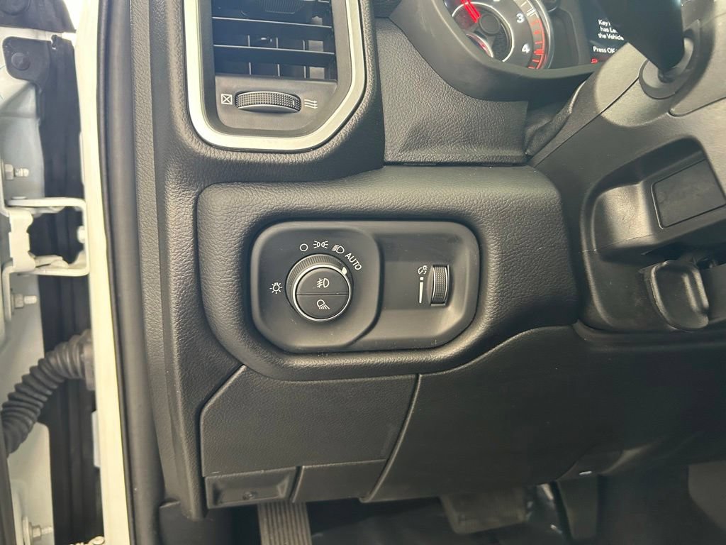Used 2024 RAM 2500 Big Horn AWD/4WD image 40