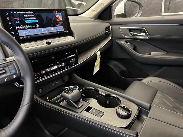 Used 2026 Nissan Rogue Platinum w/ Platinum Premium Package AWD/4WD image 30