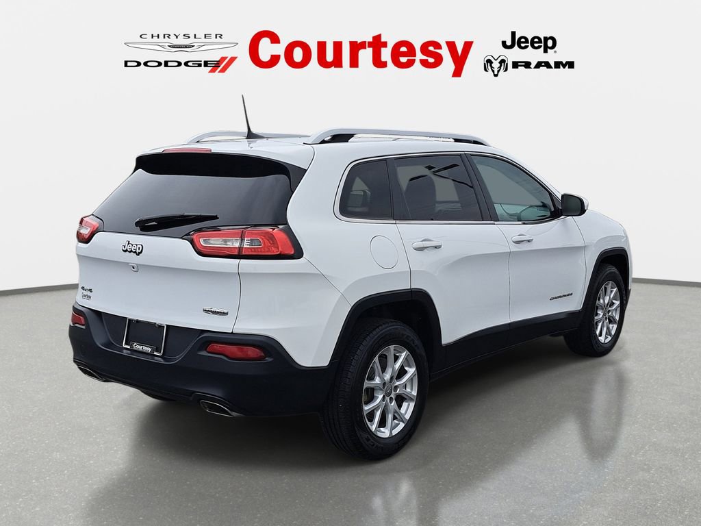 Used 2016 Jeep Cherokee Latitude w/ Cold Weather Group AWD/4WD image 3