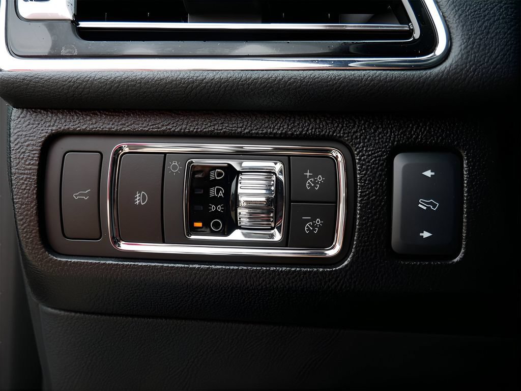 Used 2024 Lincoln Navigator L Reserve AWD/4WD image 17