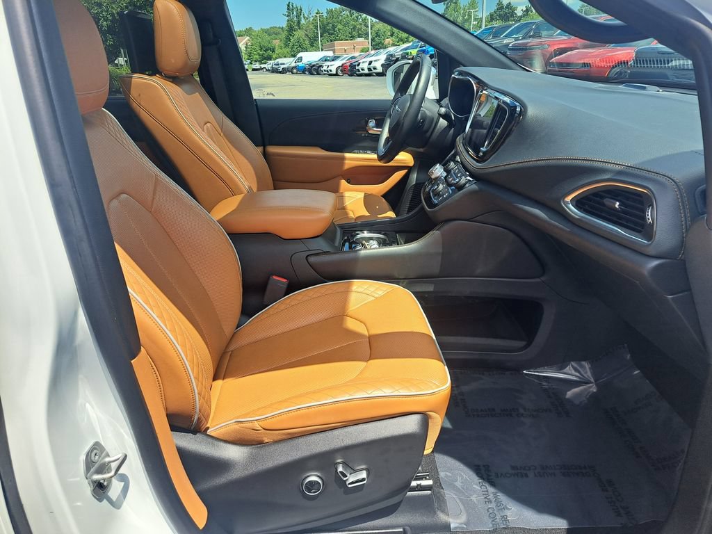 Certified 2022 Chrysler Pacifica Pinnacle FWD image 41