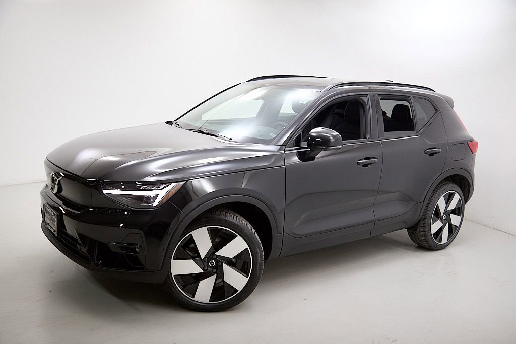 Certified 2023 Volvo XC40 Recharge Ultimate image 3