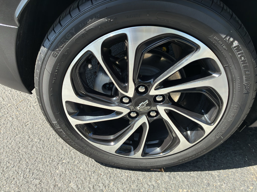 Used 2023 Chevrolet Bolt EUV Premier w/ Sun & Sound Package FWD image 9