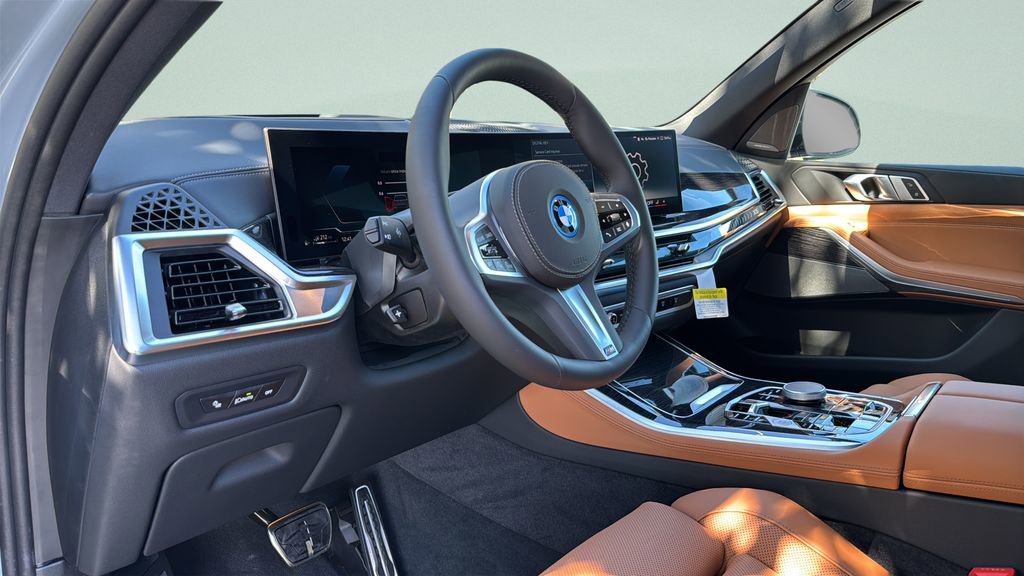 New 2026 BMW X5 xDrive50e image 4