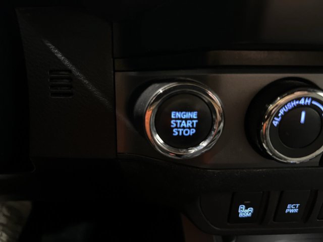 Used 2020 Toyota Tacoma TRD Off-Road w/ Technology Package AWD/4WD image 15