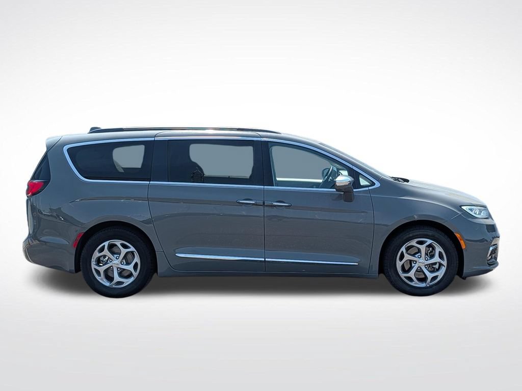 Used 2022 Chrysler Pacifica Limited FWD video 2