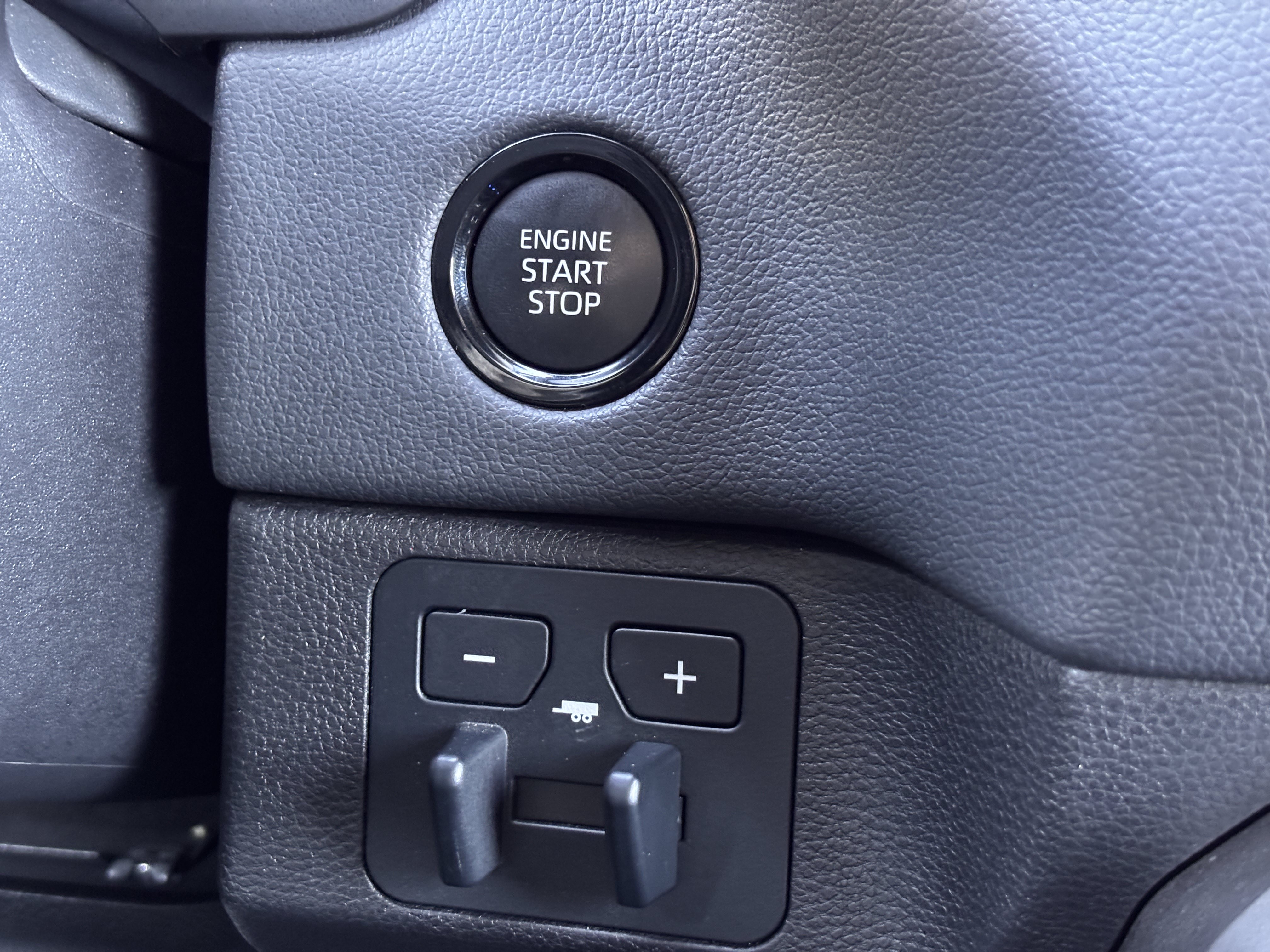 Used 2025 Toyota Tundra Limited w/ Power Package AWD/4WD image 30