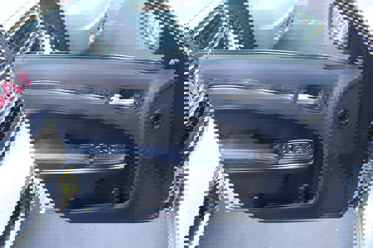 Used 2020 Chrysler 300 Limited image 15