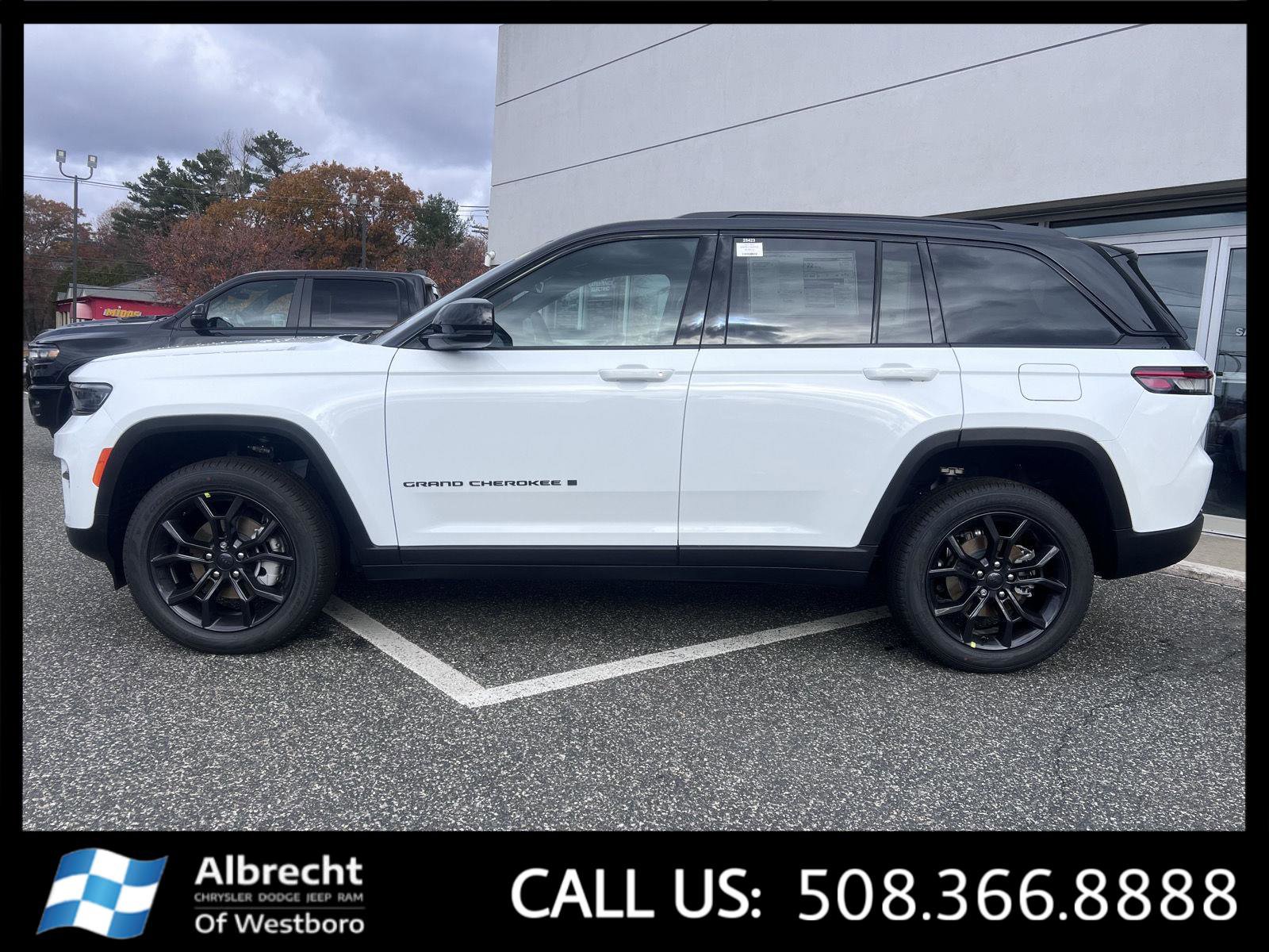 New 2025 Jeep Grand Cherokee Limited image 2